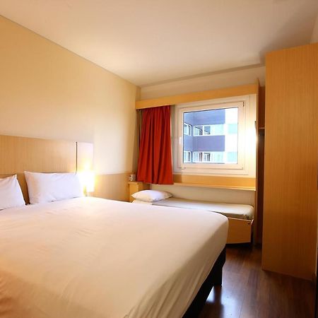 Hotel ibis Buenos Aires Obelisco Exterior foto